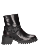 Botín Zappa F321 en cuero burdeo, con punta cuadrada y caña de 17 cm, perfecto para un look contemporáneo.