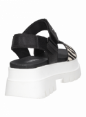 Calzado femenino Zappa G371 en color negro, ideal para días cálidos con un estilo vanguardista.
