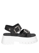 Sandalia femenina de cuero negro, estilo irreverente con tachas.