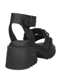 Calzado informal de cuero negro para mujer, ideal para días cálidos, combina estilo y confort.