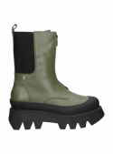 Bota verde de mujer en cuero, casual y sofisticada, con forro de fibra para mayor confort.