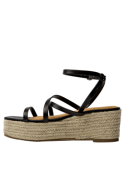 Sandalia negra de cuero de estilo náutico con plataforma, adecuada para paseos y eventos al aire libre.