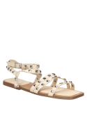 Estilo vanguardista en sandalia beige de cuero, con correas ajustables y tachas metálicas para un toque contemporáneo.
