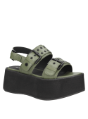 Sandalia de mujer Zappa, cuero verde con forro de poliuretano, diseño estilizado.