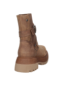 Bota de caña media en cuero café, diseño minimalista sin tachuelas ni bordados, perfecta para otoño o invierno.