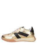Zapatilla de cuero dorado, diseño moderno con inserciones visuales, ideal para actividades al aire libre y salidas casuales.