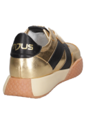 Zapatilla oro de mujer, estilo casual athleisure, perfecta para paseos urbanos, combina con jeans o faldas casuales.