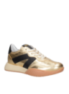 Zapatilla de cuero oro para mujer, estilo casual y athleisure, con diseño moderno y urbano, ideal para salidas cotidianas.