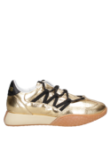 Calzado casual de cuero dorado para mujer, con cordones visibles sobre el empeine que acentúan su estilo urbano.