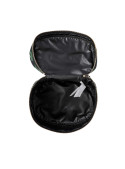 Estuche de maquillaje verde para mujer, estilo casual, ideal para organizar cosméticos en casa.