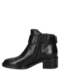 Botín casual de cuero negro para mujer, puntera redondeada que ofrece comodidad y espacio para los dedos.