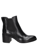 Botín Chelsea negro de cuero para mujer, con diseño sofisticado y caña corta, ideal para combinar con cualquier atuendo.