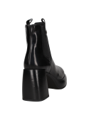 Botín de cuero negro estilo Chelsea para mujer, tacón ancho que brinda estabilidad, adecuado para largas jornadas.
