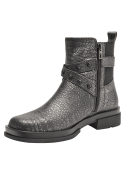 Botín de cuero plata para mujer con tachas y textura animal print, diseño robusto y moderno con hebilla ajustable.