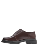 Zapato de cuero café para mujer, formal y cómodo, con suela robusta y diseño clásico con puntera redondeada.