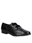 Zapato negro de cuero para mujer, perfil bajo y versátil, suela delgada y robusta, adecuado para uso diario.