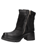 Calzado casual negro de cuero para mujer, diseño versátil con cierre ajustable, práctico y moderno para el día a día.