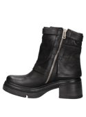 Botín de cuero negro de estilo industrial para mujer, ofrece altura y estabilidad, ideal para un look alternativo.