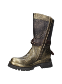 Bota dorada estilo punk y gótico, mezcla de moda alternativa y resistencia, perfecta para uso diario en diversas condiciones.