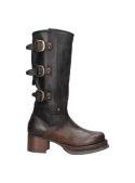Bota de cuero café con varias hebillas laterales ajustables, ofreciendo ajuste y confort.