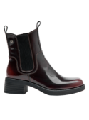 Botín burdeo de cuero para mujer, estilo Chelsea, ideal para looks casuales y semi-formales por su elegancia.