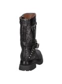 Calzado de mujer en cuero negro, con caña media de 25 cm, combina con jeans ajustados o faldas.