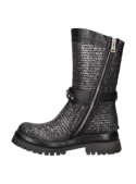 Bota de cuero negro con hebillas ajustables y apliques metálicos, perfecta para un estilo urbano y rebelde.