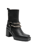 Botín negro de cuero para mujer, casual con cadenas y tacón cuadrado, ideal para un look urbano y rockero.