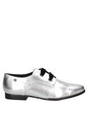 Zapato de cuero plata para mujer, diseño oxford clásico, perfecto para combinar con trajes o pantalones de vestir.