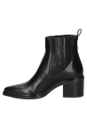 Elegante botín negro de cuero estilo Chelsea para mujer, con presilla trasera y suela sólida para uso diario en la ciudad.