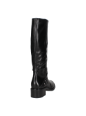 Suela robusta de la bota negra de cuero, ideal para estabilidad y soporte al caminar sobre diversas superficies.