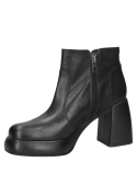 Botín de cuero negro para mujer, diseño elegante con texturas sofisticadas, ideal para un look casual y moderno.