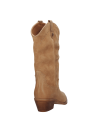 Bota camel de cuero con diseño western y tacón ancho, versátil para conciertos y paseos urbanos en cualquier estación.