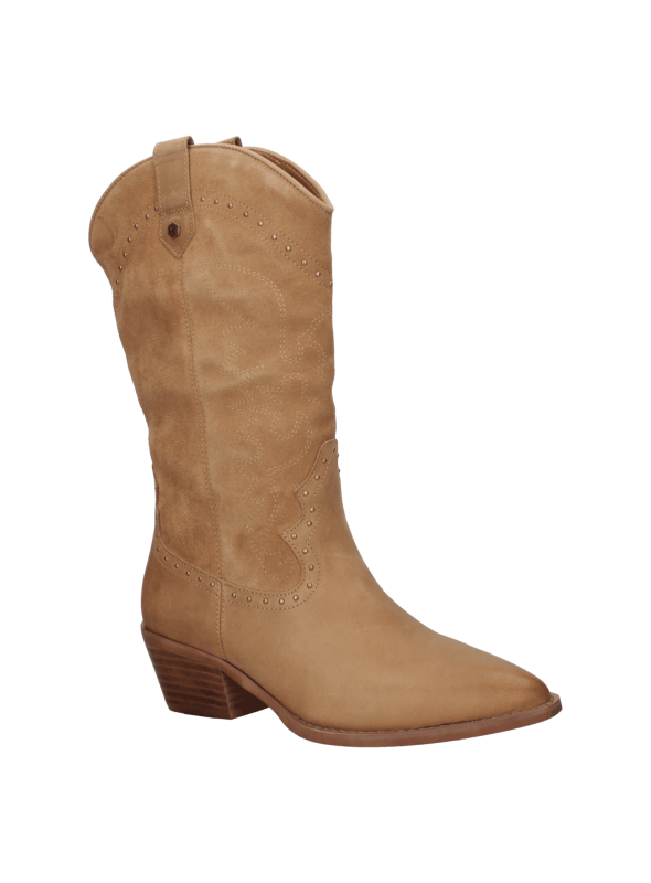 Bota de cuero camel con detalles decorativos y estilo western, perfecta para salidas informales y eventos al aire libre.