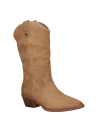 Bota de cuero camel con detalles decorativos y estilo western, perfecta para salidas informales y eventos al aire libre.