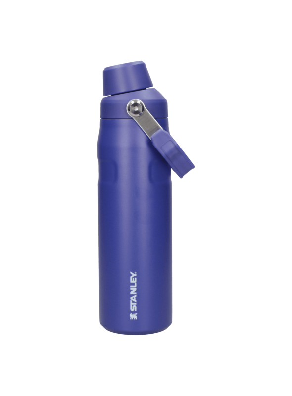Botella Stanley azul, ideal para niños, estilo outdoor, boca ancha para hidratación rápida en excursiones.