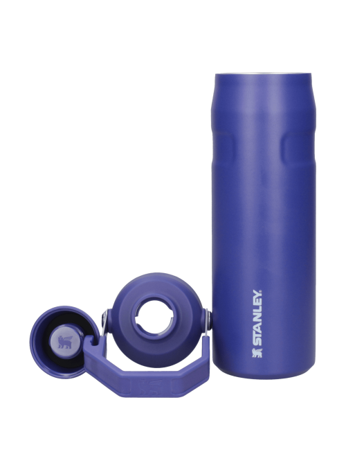 Botella Stanley azul, ideal para niños, estilo outdoor, boca ancha para hidratación rápida en excursiones.