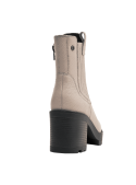Botín de cuero beige Chelsea femenino, recomendado para atuendos casuales.