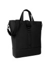 Tote bag negra con correa ajustable en nylon, adaptable para llevar al hombro o cruzada.