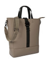 Tote bag taupe de mujer con textura suave y resistente, ideal para athleisure.