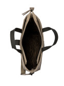 Tote taupe de nylon engomado para mujer con diseño minimalista y moderno.