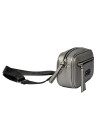 Accesorio urbano y moderno, ideal para un look casual y estiloso.
