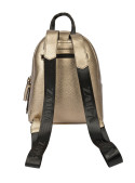 Mochila dorada sofisticada, perfecta para salidas informales y eventos destacados.