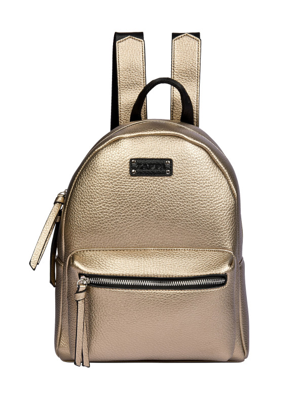 Diseño urbano chic ideal para combinar con atuendos casuales o formales.