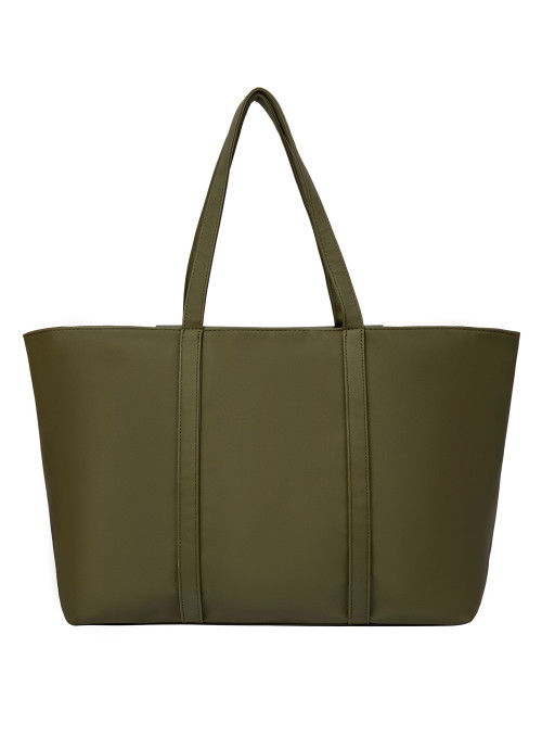 Tote verde para mujer, diseño chic y funcional, perfecto para complementar looks relajados.
