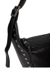 Bandolera negra de mujer, diseño elegante en cuero sintético, con tachas metálicas y correa ajustable.
