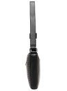 Bolso negro funcional en PU para mujer, incluye correa ajustable y hebilla metálica.