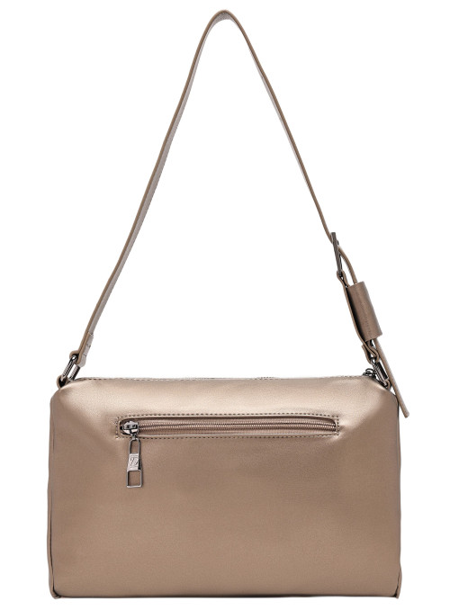 Cartera champán de PU con hebilla metálica y acabado similar al cuero.