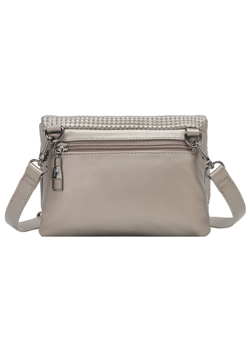 Bolso casual gris con textura de pirámides en 3D, complementa cualquier atuendo.