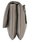 Bolso de cuero sintético gris con detalle hexagonal distintivo en el frente.